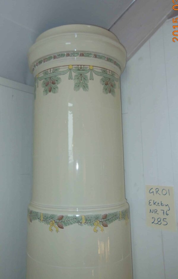 GR001 - Rund kakelugn, Uppsala Ekeby Nr 76, dekor med tallkottar - Bild 2