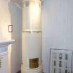 GR001 - Rund kakelugn, Uppsala Ekeby Nr 76, dekor med tallkottar - Bild 4
