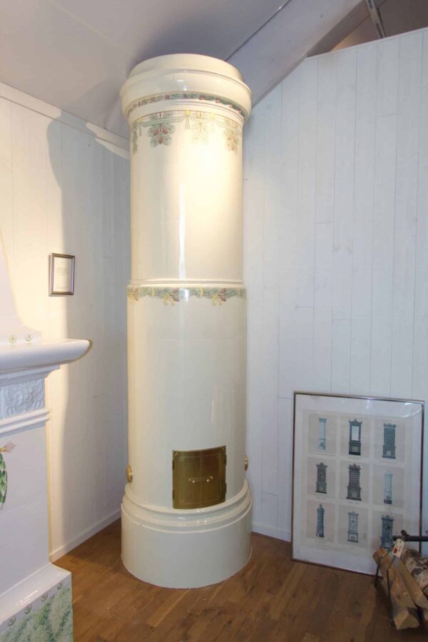 GR001 - Rund kakelugn, Uppsala Ekeby Nr 76, dekor med tallkottar - Bild 4
