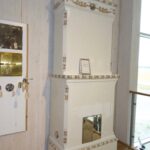 GF006 - Flat vit kakelugn med hylla, Uppsala Ekeby nr 203