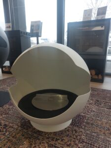 Fyndvara i Kungens Kurva butiken VAUNI Globe låg vit etanolkamin